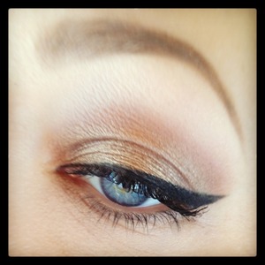 Natural bronze eye.  Great for blue eyes
