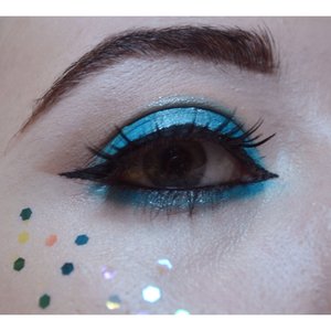 I created an Instagram page just for my makeup artistry work (@meghanbaxtermua) and decided I'd take part in the #100daysofmakeup challenge to start things off. Let me know what you think 😊 for some reason I can't get the almond eye shape on myself quite right. Products used: MAC Electric Eel Eyeshadow, Barry M Pigment in silver and Topshop's Hexagonal Glitter. I also used MAC Dipdown in the brow. 