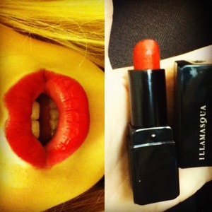 I simply love red lipa for autumn winter! This is a fave alongside mac ruby woo!