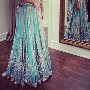 Not my pic at all, but I fell in love with this beautiful dress <3