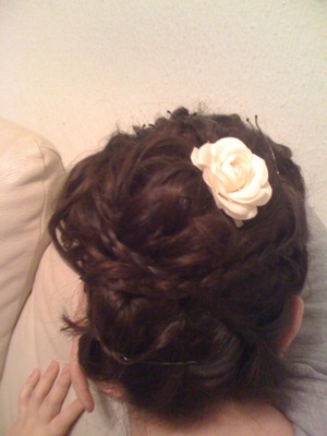 Here is the romantic bun that I made to my sister.