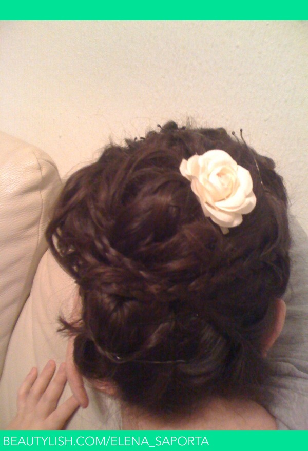Here is the romantic bun that I made to my sister. | Elena S.'s (Elena ...