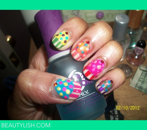 Super cute super easy cupcake nails | Troi G.'s (TroiMackenzie) Photo ...