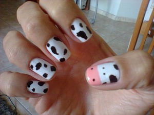 Omg these are seriously the cutest nails ever!(: 
I have to try these out<3<3