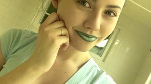 Had a little fun on a boring Sunday night. Played with green eyeshadow for the lips!!
