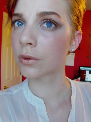 Gold eyeliner, lashes (although you can't see them very well), and lips paired with dewy skin.