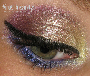 Virus Insanity eyeshadows. From inner to outer corner: Butter Cream, Sookie, Punky Purple. Bottom eyeliner: Navy Brat.
www.virusinsanity.com