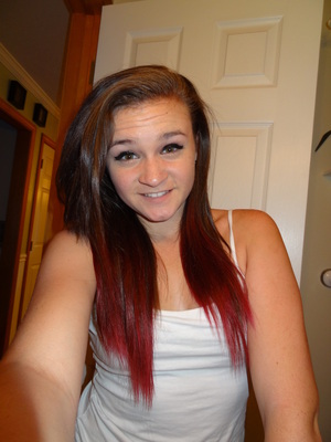 sadly, it looks red in the picture. but in real life its magenta. 