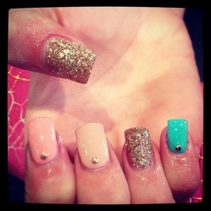 Glitter and studded nails<3