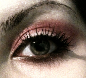 Red and shimmery white eyeshadows from the Sephora Makeup Studio Blockbuster and the 180 eyeshadow pallete from Fraulein