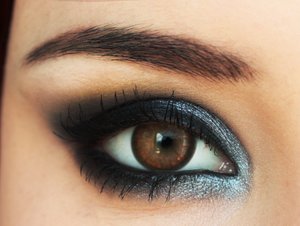 very nice and simple eye look makeup with only 2 eyeshadows from Sephora – black and metallic silver