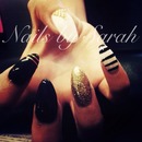 Black & gold nails 