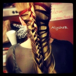 Five strand braid. Done on my hair :) follow blu3y3babi on Instagram 