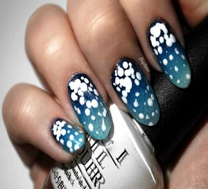 This was a super easy design- I sponged four different blues (SinfulColors 'Cold Leather', Essence 'Let's Get Lost', CoverGirl 'Blue Hawaiian', and Essence 'That's What I Mint!' After that, I used white acrylic paint and the end of a paintbrush to create the "snow". Finally, I topped everything off with Essie's 'Good to Go' topcoat. 