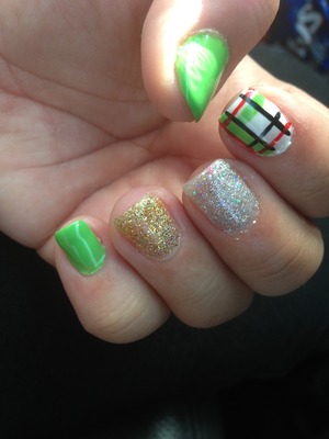 My girl did these nails for me for today, plaid kilt style with green and white and glitters. 