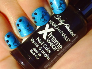 For this design I used Zoya in the colour Phoebe (base) and Sally Hansen Xtreme Wear in the colour Black Out (bow).