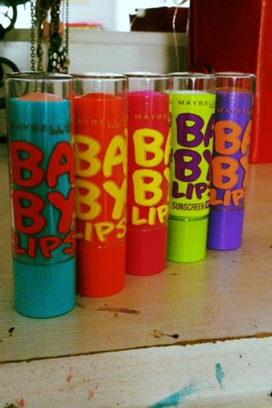 So I just got some baby lips. In the picture the baby lips that I got today were : "Twinkle", "Coral Crush", and "Pink Punch". I got "Peppermint" on Friday and I've had "Peach Kiss" for a long time. 