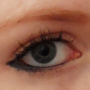 A simple everyday look that can be created with any eyeliner colour.
I used CoverGirl Exact Brightening Liner in "Radiant Sapphire" as the blue underneath but I don't think it's available anymore.
1) Painterly paintpot all over the eye lid and upto the brow
2) Coloured eyeliner across the waterline and the outer half of the lower lash line
3) Black eyeliner across the tightline
4) Shroom on the inner corner and inner half of the lower lash line
5) Mascara!