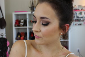 I love this makeup look. It is very versatile and can be worn for many different occasions in any season. Have fun with it and make it your own!