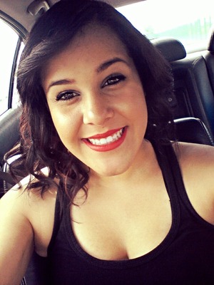 Red lips and eyeliner (: