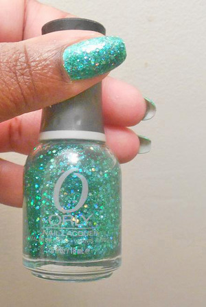 For this week the polish is Orly Mermaid Tale from Flash Glam FX collection. This is a beautiful green glitter with medium sized and tiny sized glitter. I applied 3 coats over China Glaze In The Lime Light (Neon).