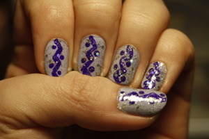 Purple zig-zag glitter nails!