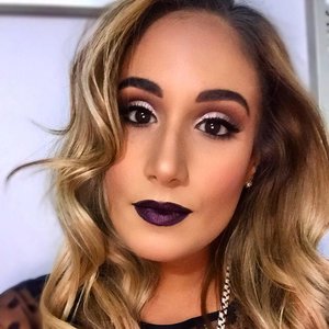 I used Ofra Cosmetics Liquid Lipstick in "Napa Valley" to create this dark and "goth" inspired look. 

Follow me on Instagram" @samb_beauty