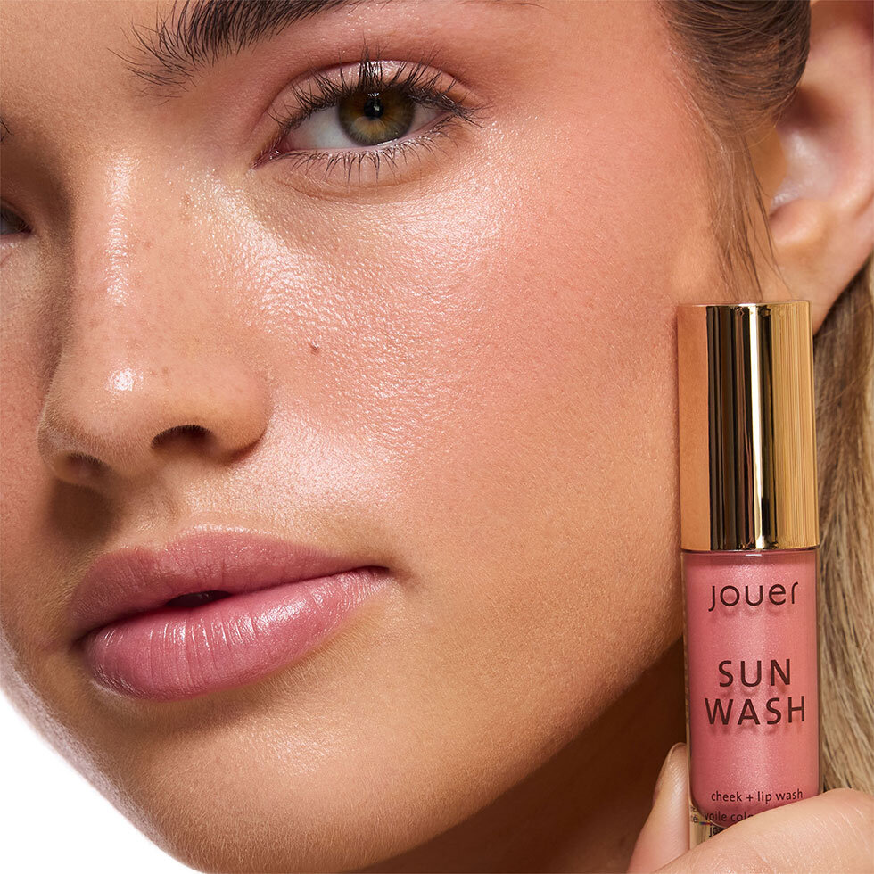 Jouer Cosmetics model wearing the Sun Wash Liquid Blush in Rose Éclat