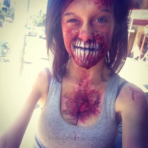 I finally walking around town in Australia as a zombie. The reactions were so funny XD 