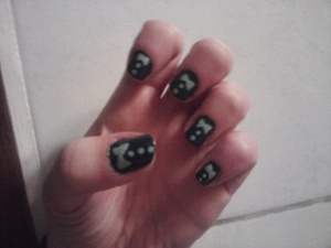 "I am wearing a gown but my nails are wearing tuxedos!" Zooey Deschanel inspired nails 