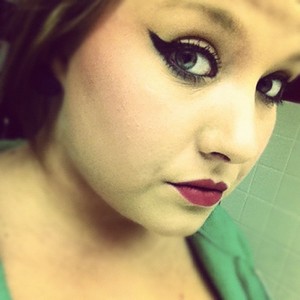 i never really wear blush but i was trying out a new blush, gel liner and lipstick i got from the Flirt! line at kohls. 