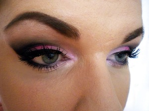http://missbeautyaddict.blogspot.com/2012/01/valentines-day-make-up-look.html
