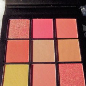 Huda Beauty Coral Obsessions Palette