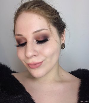 When smoldering eyeshadow collides with glammied up makeup :)!
http://theyeballqueen.blogspot.com/2017/02/smoldering-sunset-makeup-look.html
