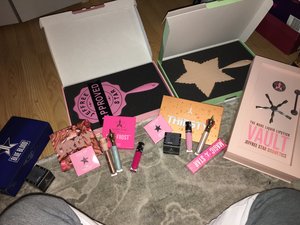 Jeffree Star Valentines Supreme Mystery Box : r/jeffreestarcosmetics