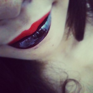 RED vs BLACK 

Follow my page for more beauty & fashion styles > http://lapariiz.blogspot.com/