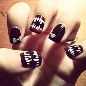 Vampire Halloween nails