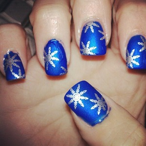 blue nailpolish from hot topic and essie's new chrome nail polish with the buddle monster snowflake stamps
