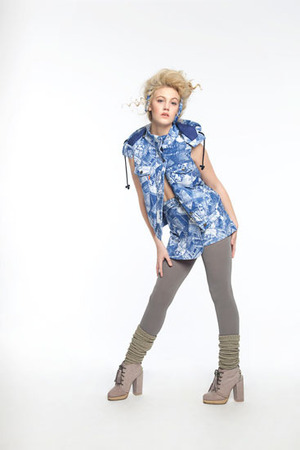 F/W 2011
Featuring Hibiscus!
Hair by Amy Farid
Makeup by Kristi M.
Photo by Marco Roso