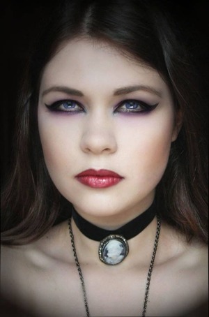 A quick dark/gothic makeup done by me for a photoshooting I was doing. 