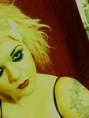 Glamour Dolly
(Gaga inspired makeup)
2010