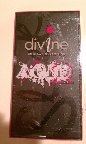 Just got Sleek's Acid Palette (LE) in the mail. ordered it off ebay (:
http://www.sleekmakeup.com/en/products/acid-i-divine-palette-221.aspx