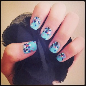 Gradient dots adds a nice touch to your everyday nail polish color :)