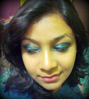 i just like the green eyeshadow a lot.... soo.... i dont remember the products i used here.