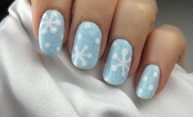 Easy Snowflake Nails