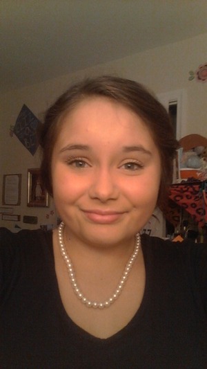 Easy makeup with pink pearls and a black dress :) 
