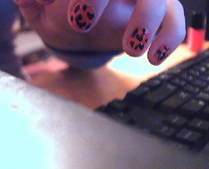 Hot pink/black cheetah print nail. 