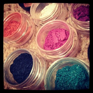 The Grab Bags on glamourdolleyes.com come with 5 to 50 mystery samples of whatever size pigment jars you want! These are the 1 gram sample jars & there's more than enough product to last for awhile, as you can see! 

I'm obsessed! :) 