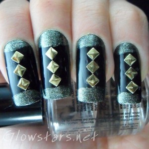 To find out more about this mani please visit http://glowstars.net/lacquer-obsession/2012/09/30-days-of-untrieds-inspired-by-fashion