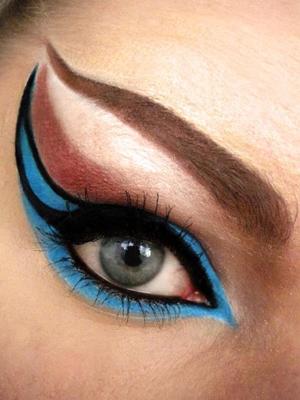 http://missbeautyaddict.blogspot.com/2012/03/inspired-make-up-extra-winged-eyes.html